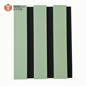 Artystyczne panele akustyczne z listew drewnianych do ścian i sufit&oacute;w